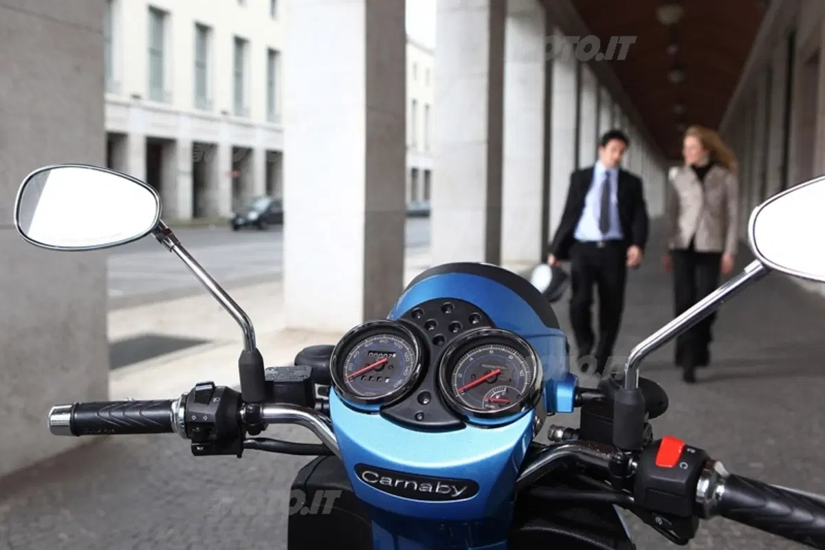 Piaggio Carnaby Cruiser e Beverly Tourer 300 i.e. (4)