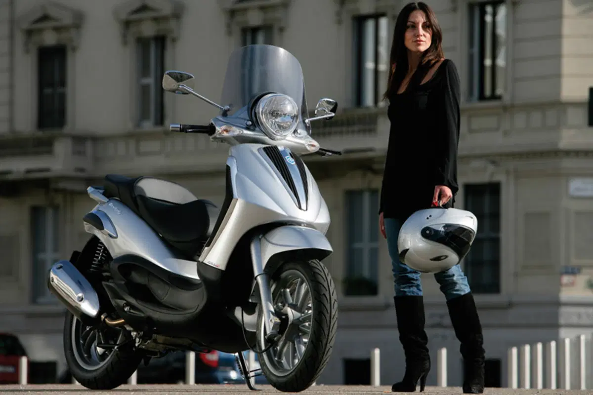 Piaggio Carnaby Cruiser e Beverly Tourer 300 i.e. (7)