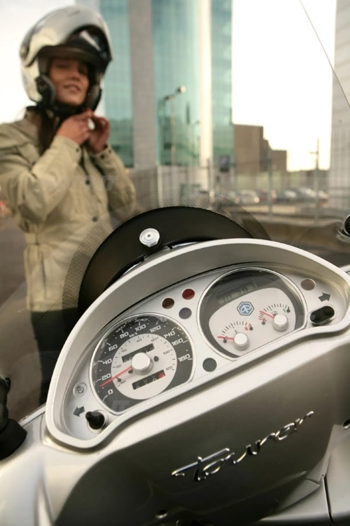 Piaggio Carnaby Cruiser e Beverly Tourer 300 i.e. (9)