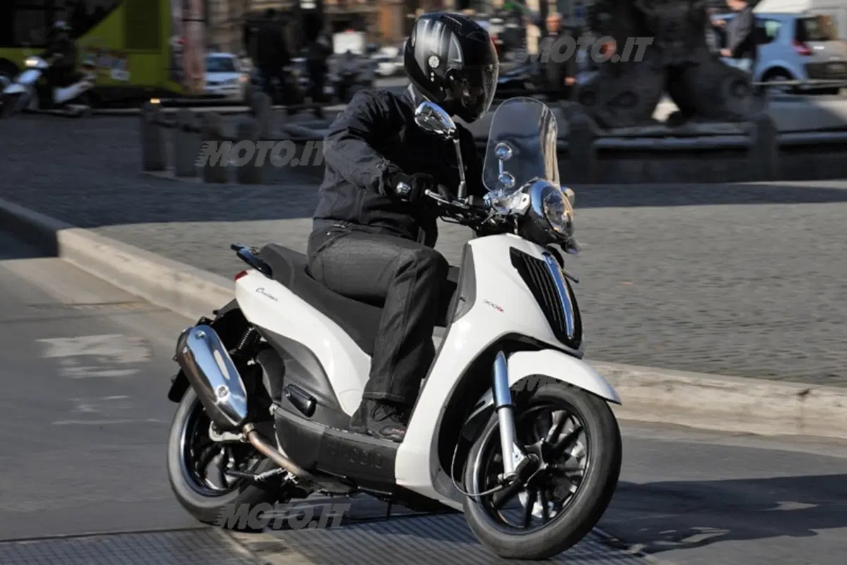 Piaggio Carnaby Cruiser e Beverly Tourer 300 i.e. (10)