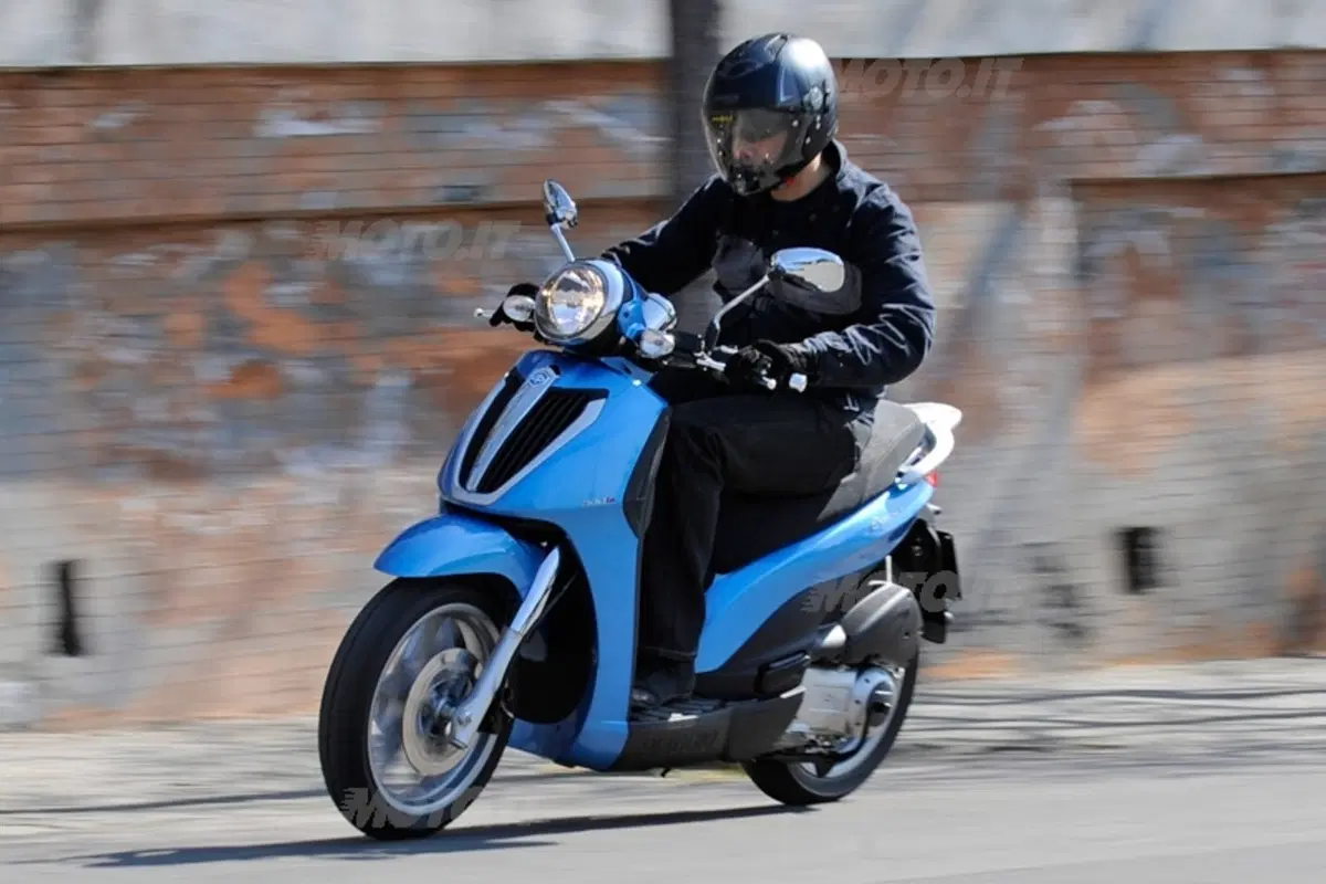 Piaggio Carnaby Cruiser e Beverly Tourer 300 i.e. (11)