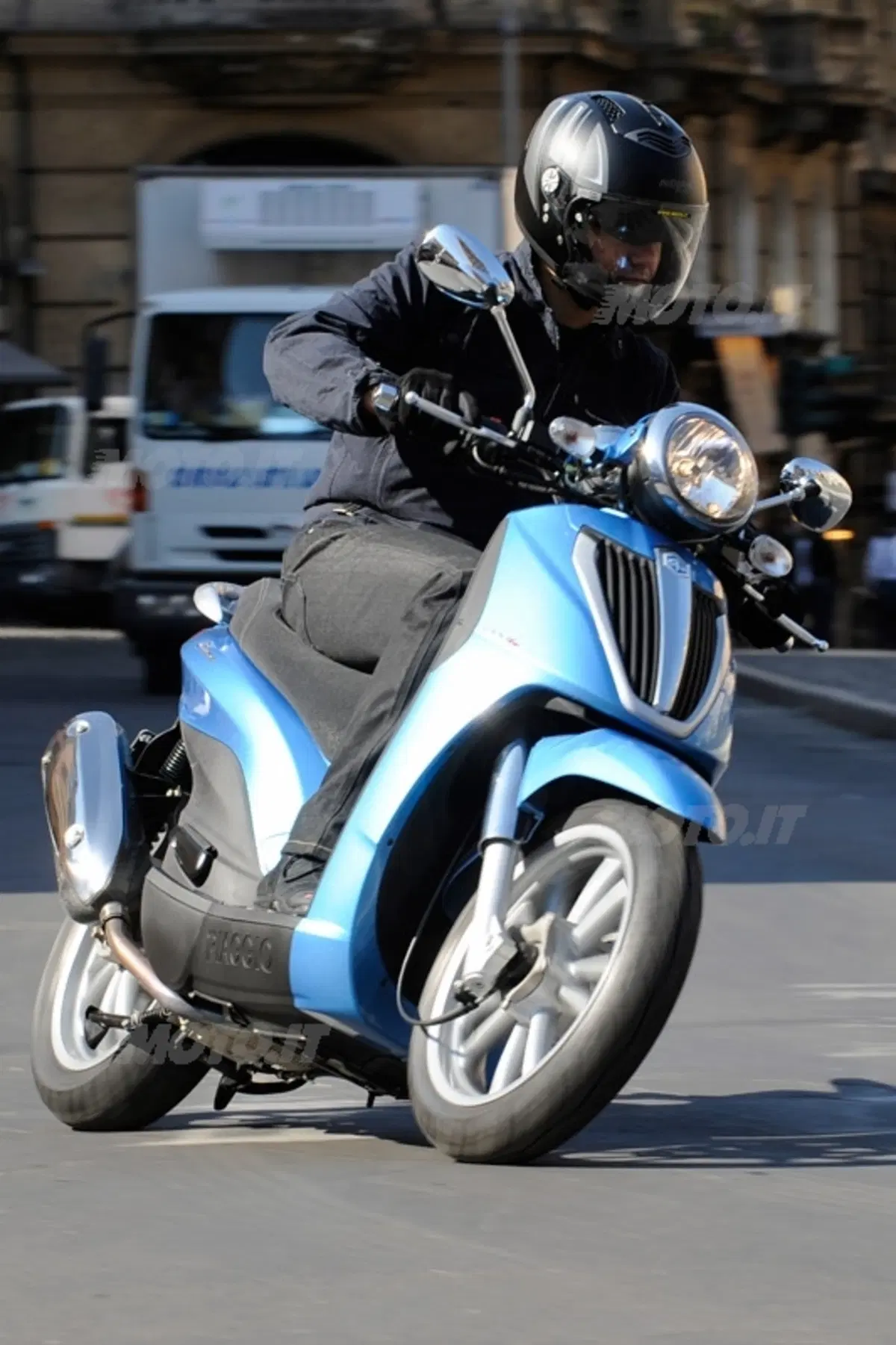 Piaggio Carnaby Cruiser e Beverly Tourer 300 i.e. (13)