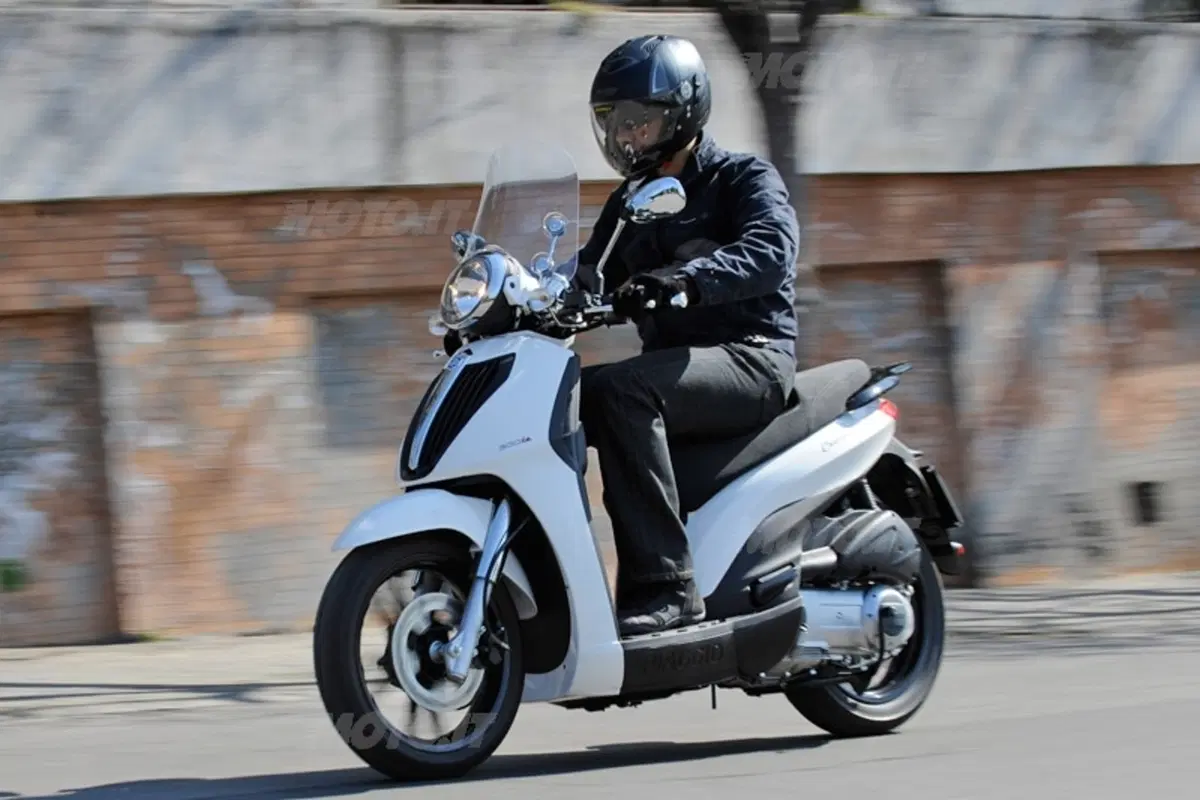 Piaggio Carnaby Cruiser e Beverly Tourer 300 i.e. (14)