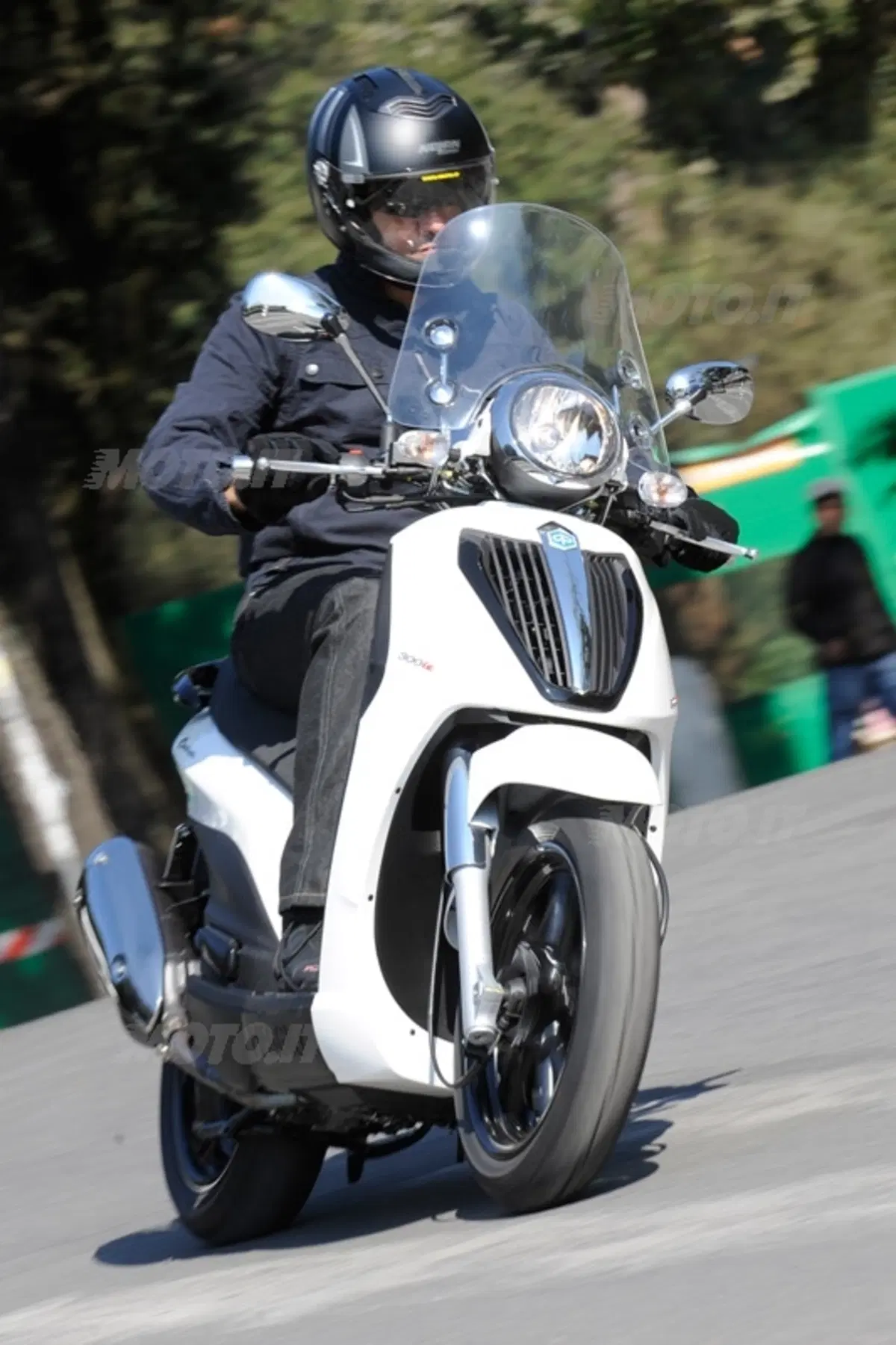 Piaggio Carnaby Cruiser e Beverly Tourer 300 i.e. (15)