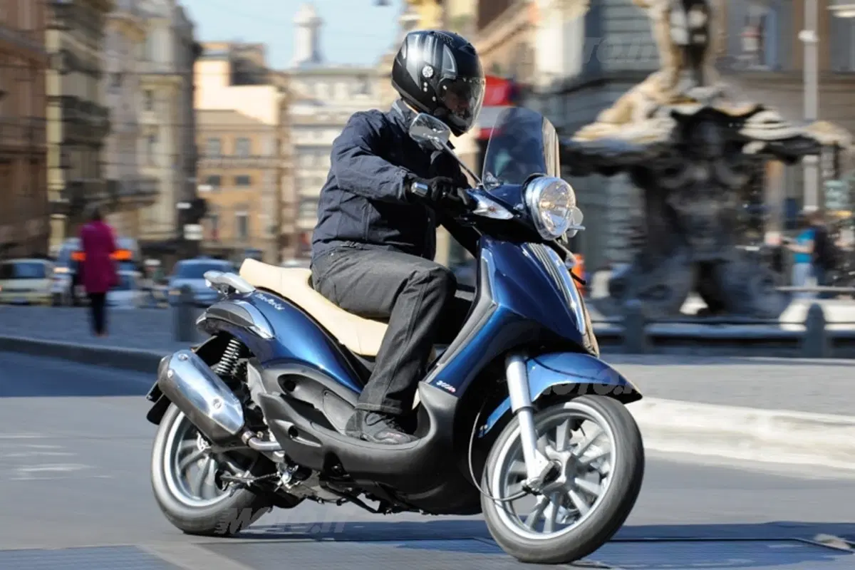 Piaggio Carnaby Cruiser e Beverly Tourer 300 i.e. (16)