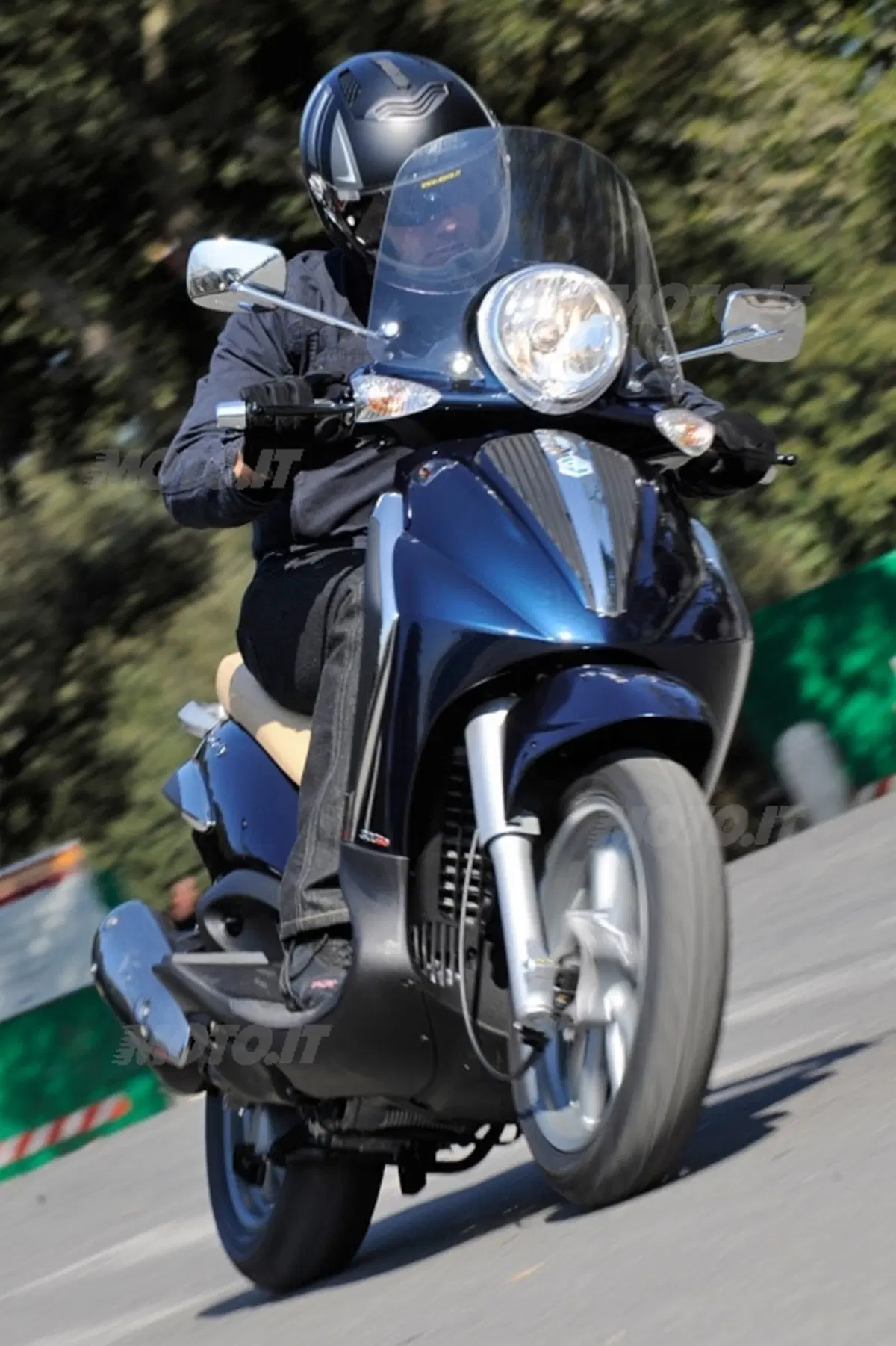 Piaggio Carnaby Cruiser e Beverly Tourer 300 i.e. (18)