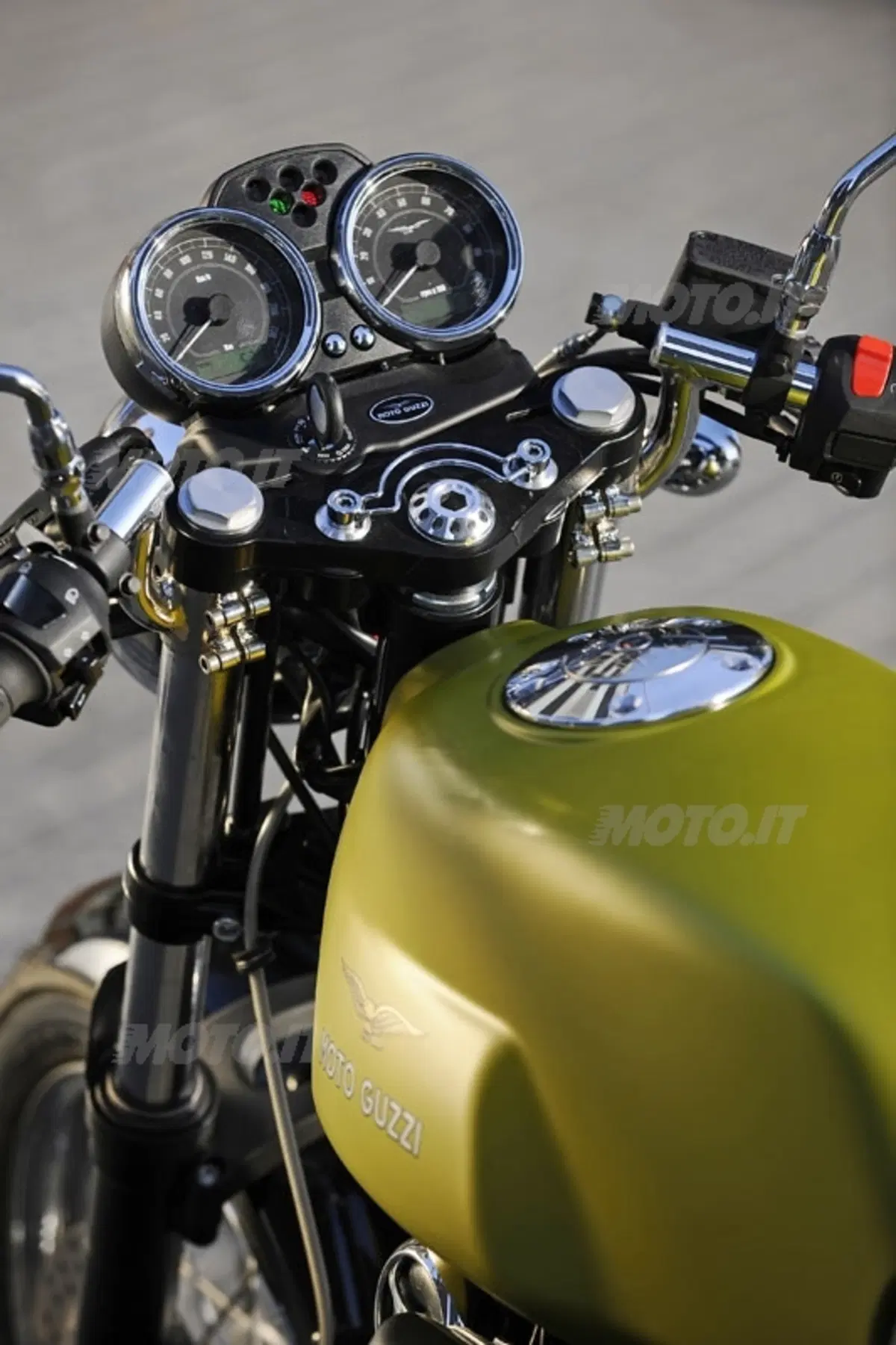MOTO GUZZI V7 Cafè Classic  (4)
