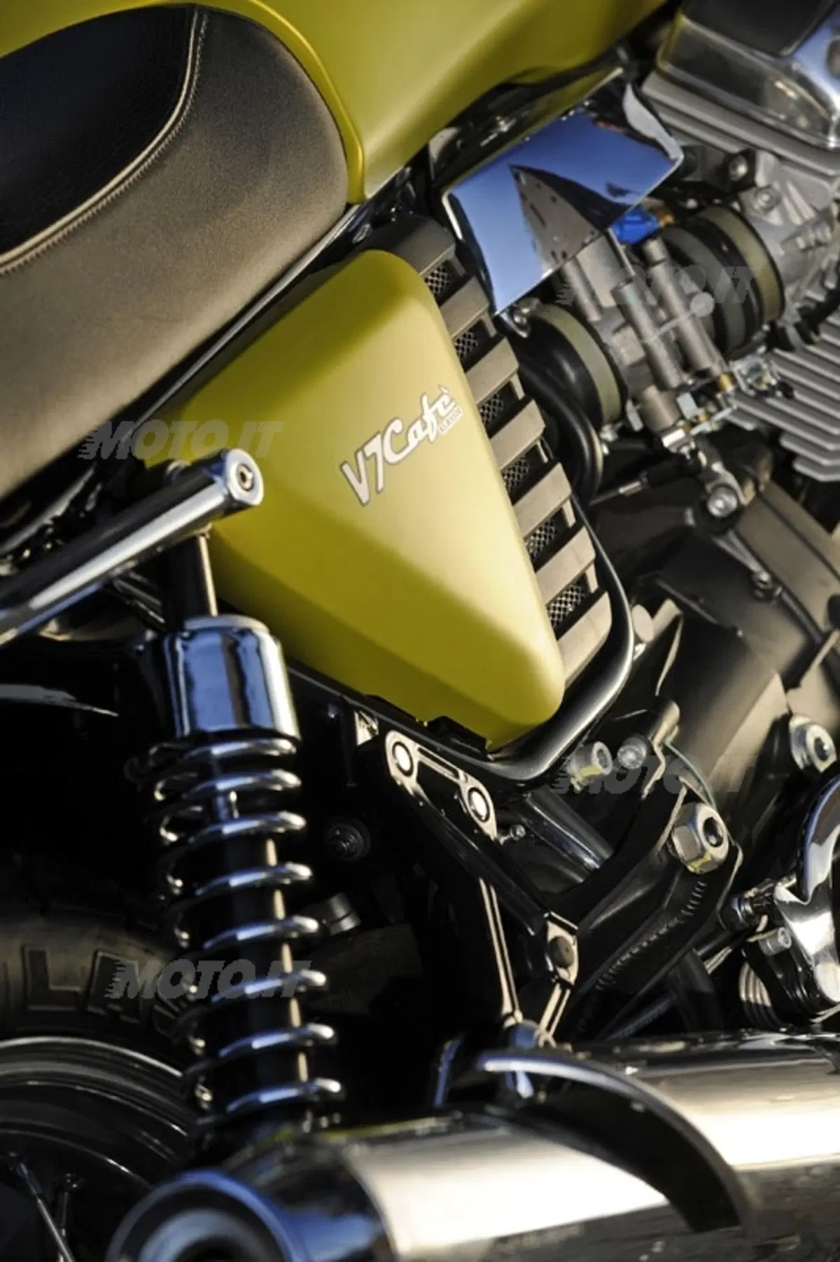MOTO GUZZI V7 Cafè Classic  (5)