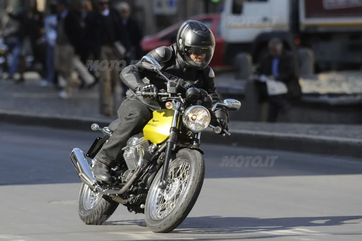 MOTO GUZZI V7 Cafè Classic  (9)
