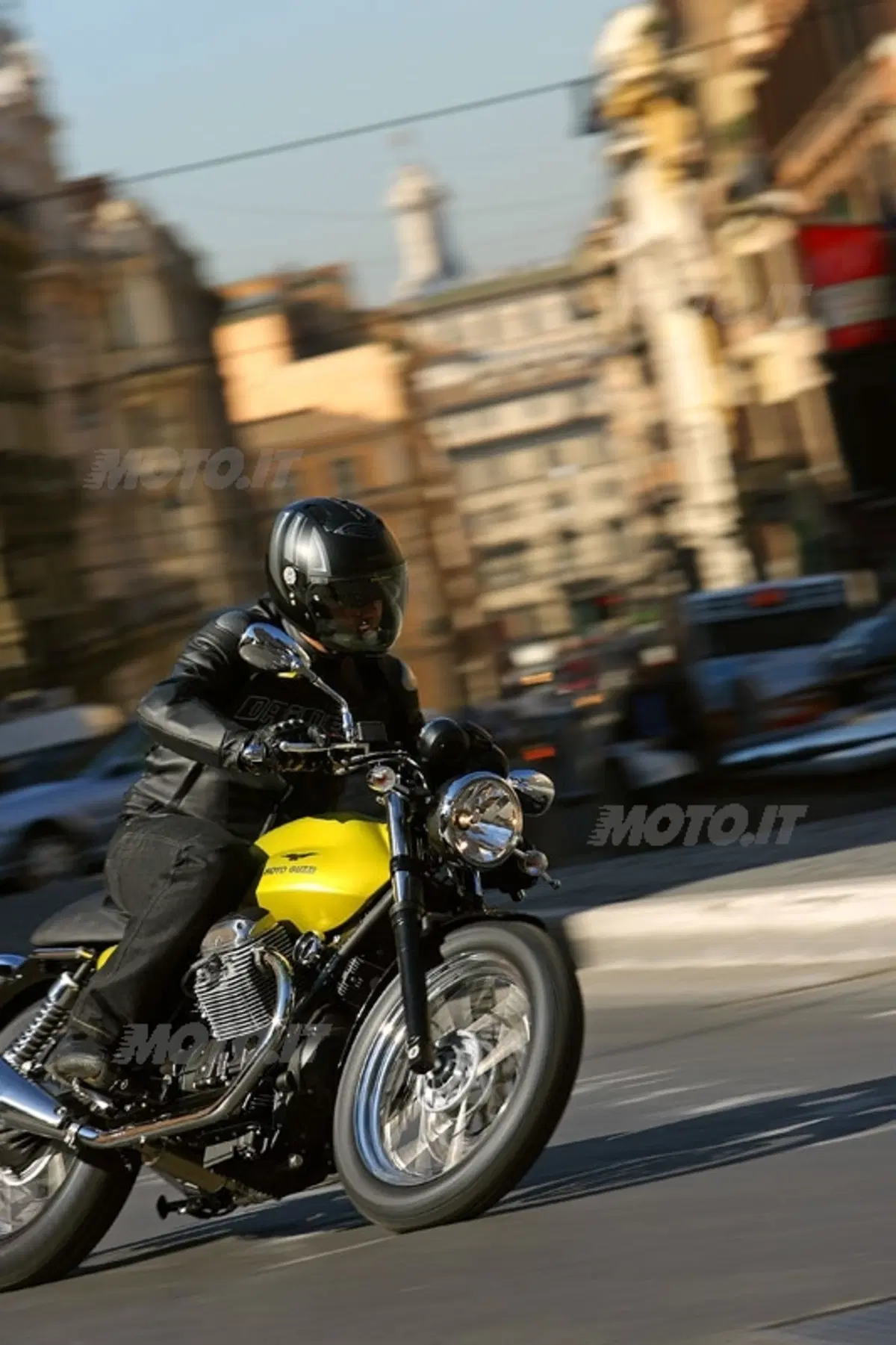MOTO GUZZI V7 Cafè Classic  (12)