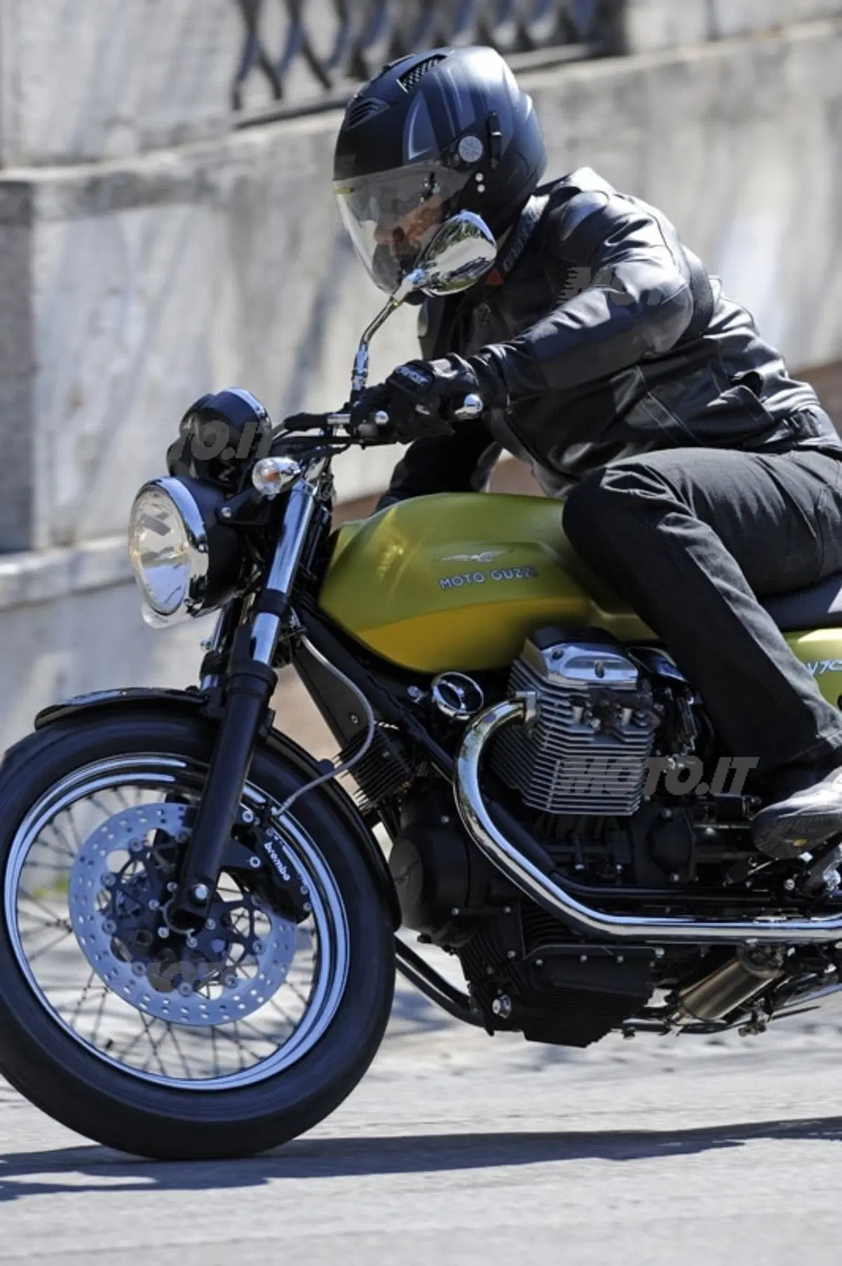MOTO GUZZI V7 Cafè Classic  (13)