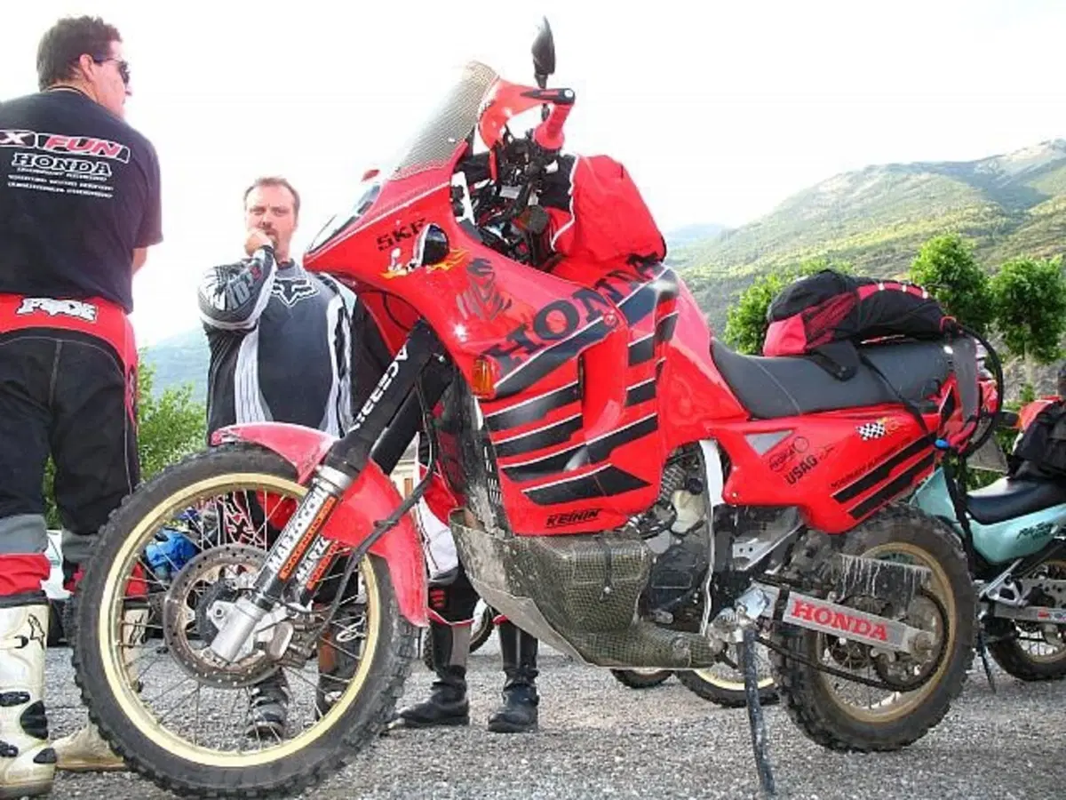 Enduro stradali. Tornano i mitici anni 80 (5)