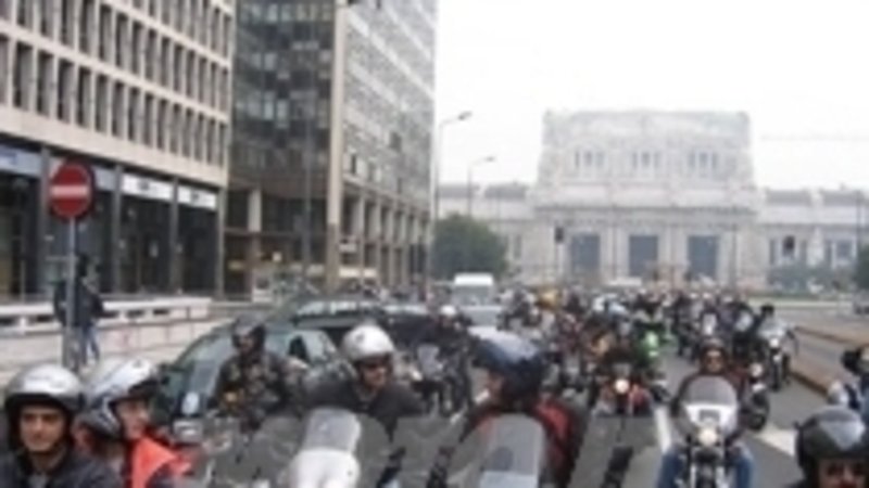 Euro 0, Motociclisti in piazza