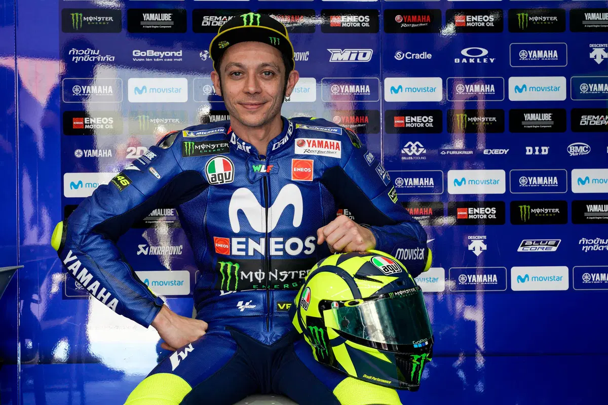 AGV e Rossi: un'inedita grafica SoleLuna Anni '70 per il Pista GP R (7)