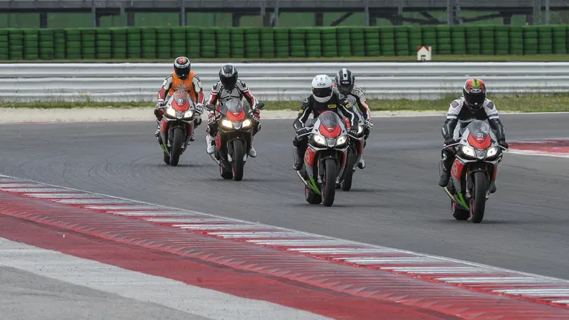 Aprilia Racers Day: demo ride e Academy sulle piste pi&ugrave; belle d'Italia
