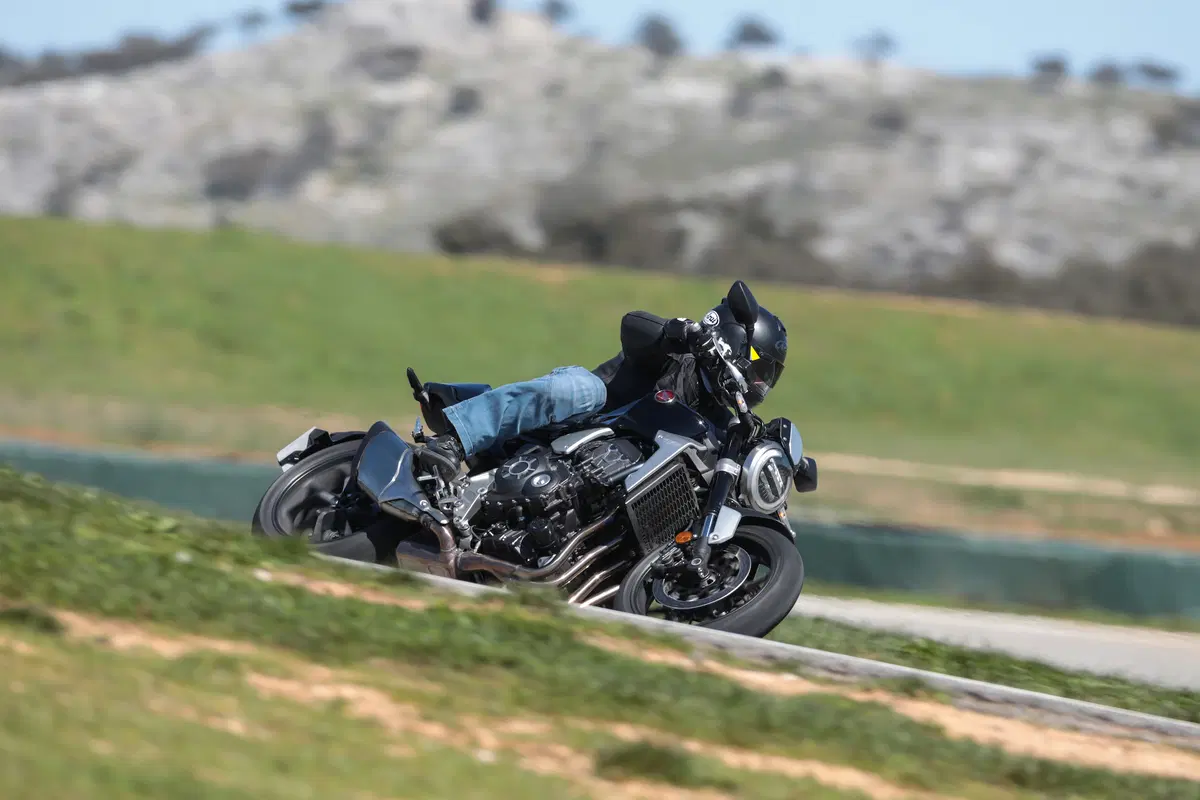 Honda CB 1000R: stile e prestazioni (9)