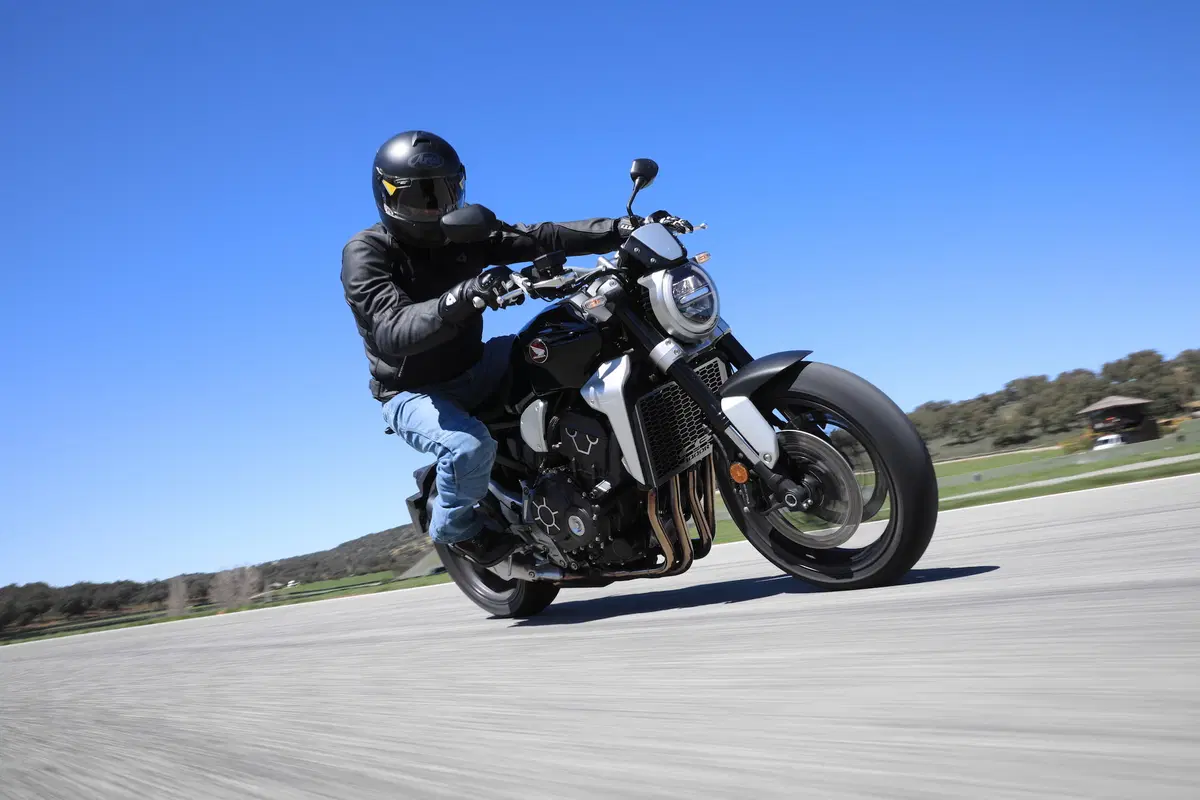 Honda CB 1000R: stile e prestazioni (12)