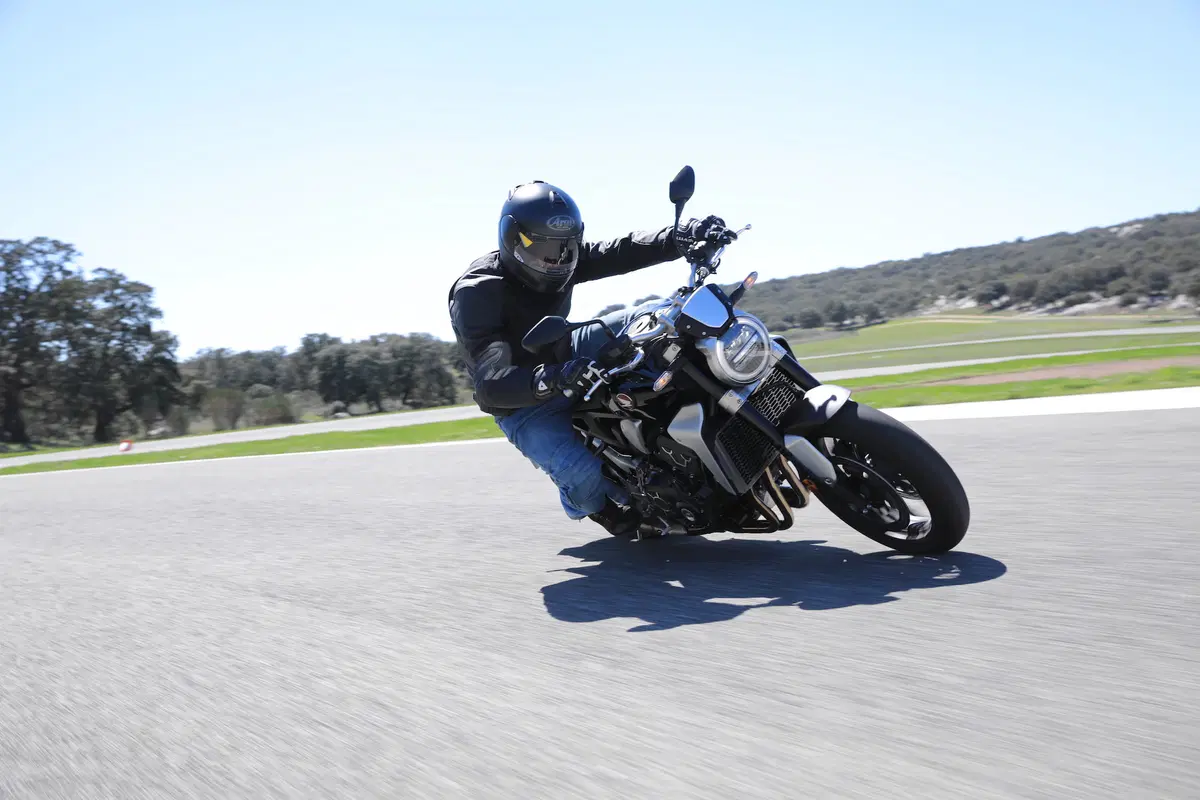 Honda CB 1000R: stile e prestazioni (16)