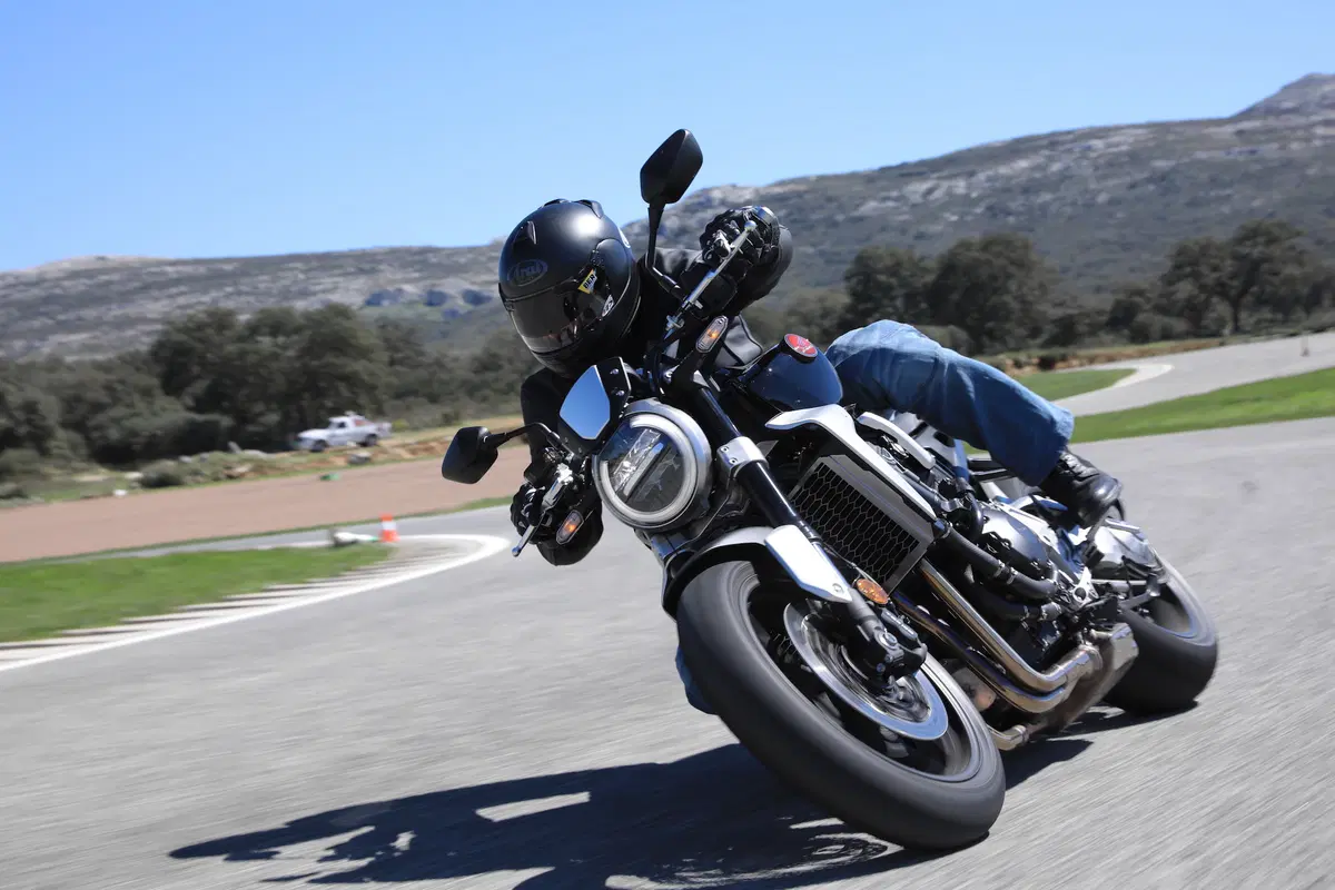 Honda CB 1000R: stile e prestazioni (18)