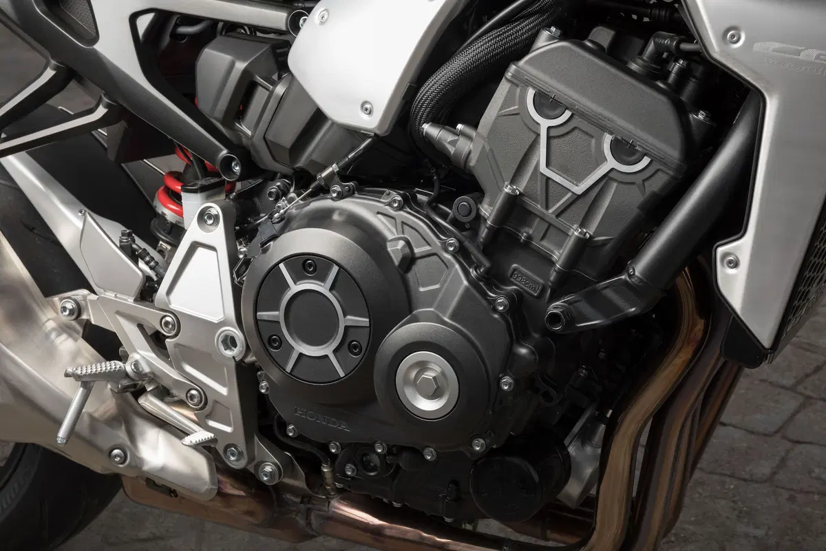 Honda CB 1000R: stile e prestazioni (26)