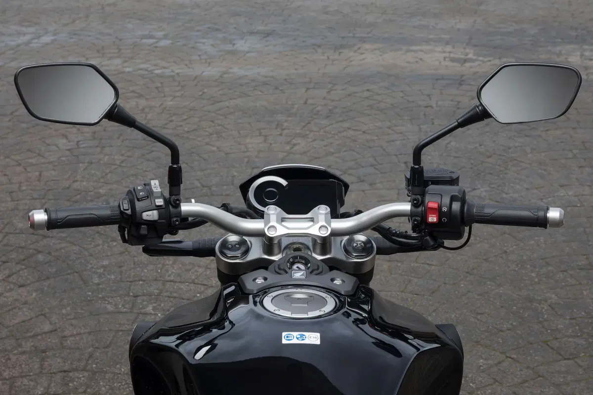 Honda CB 1000R: stile e prestazioni (31)