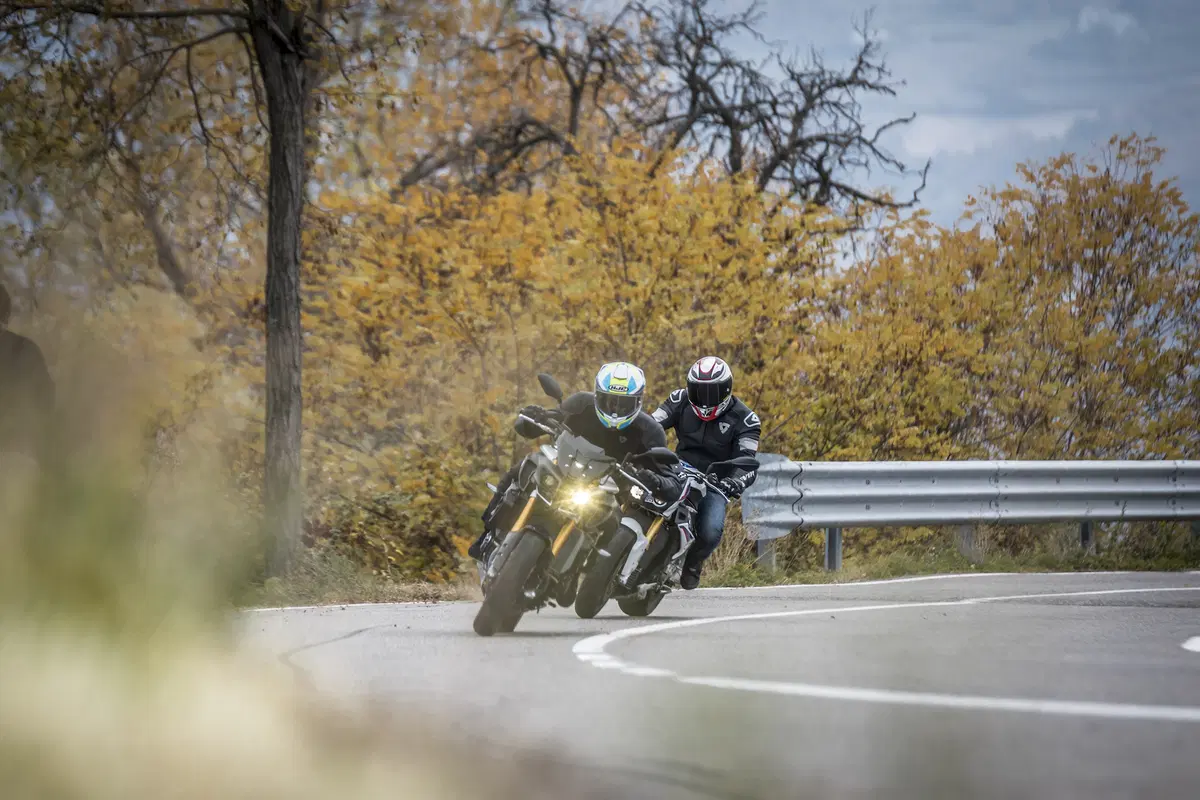 BMW S1000R vs. Yamaha MT-10SP: due naked da pista (12)