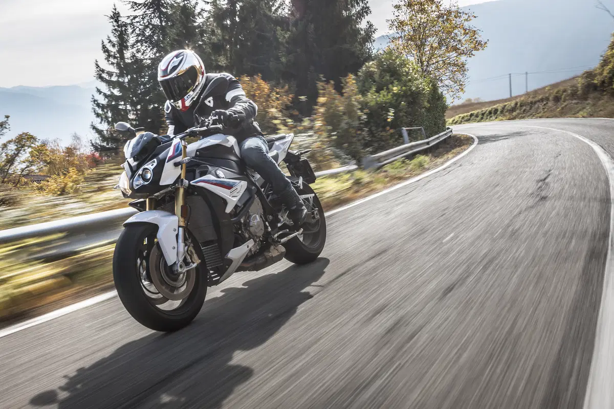 BMW S1000R vs. Yamaha MT-10SP: due naked da pista (14)
