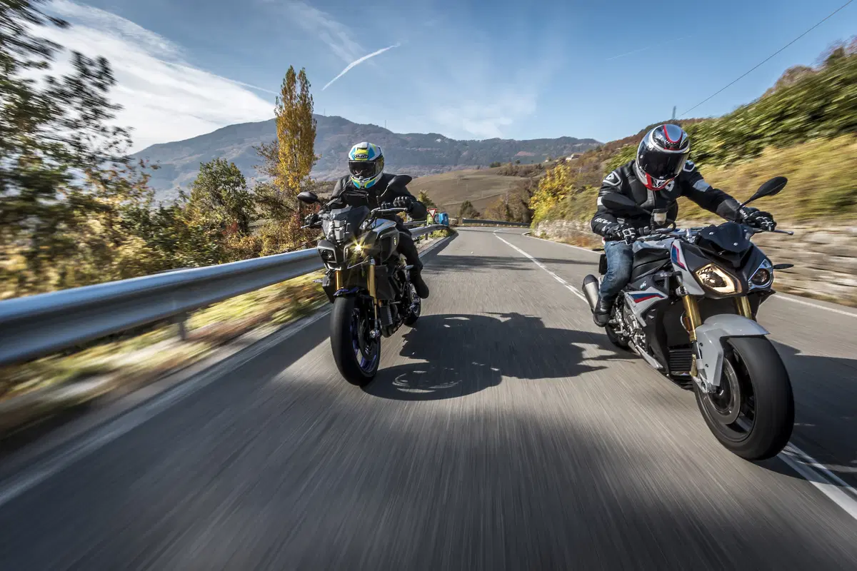 BMW S1000R vs. Yamaha MT-10SP: due naked da pista (18)