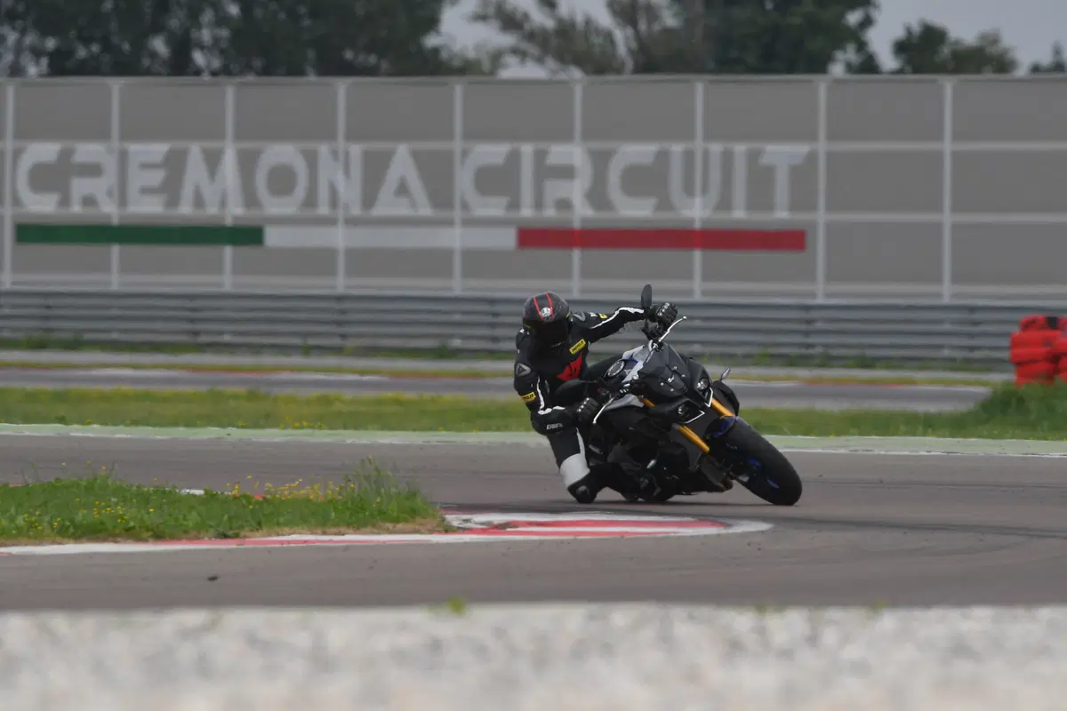 BMW S1000R vs. Yamaha MT-10SP: due naked da pista (25)
