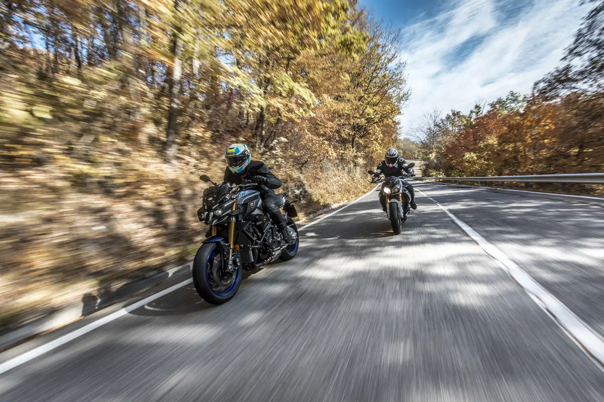 BMW S1000R vs. Yamaha MT-10SP: due naked da pista (26)