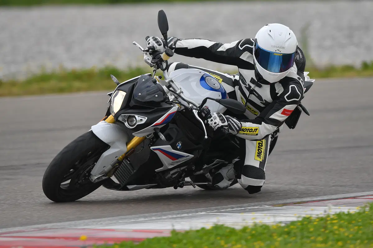 BMW S1000R vs. Yamaha MT-10SP: due naked da pista (28)