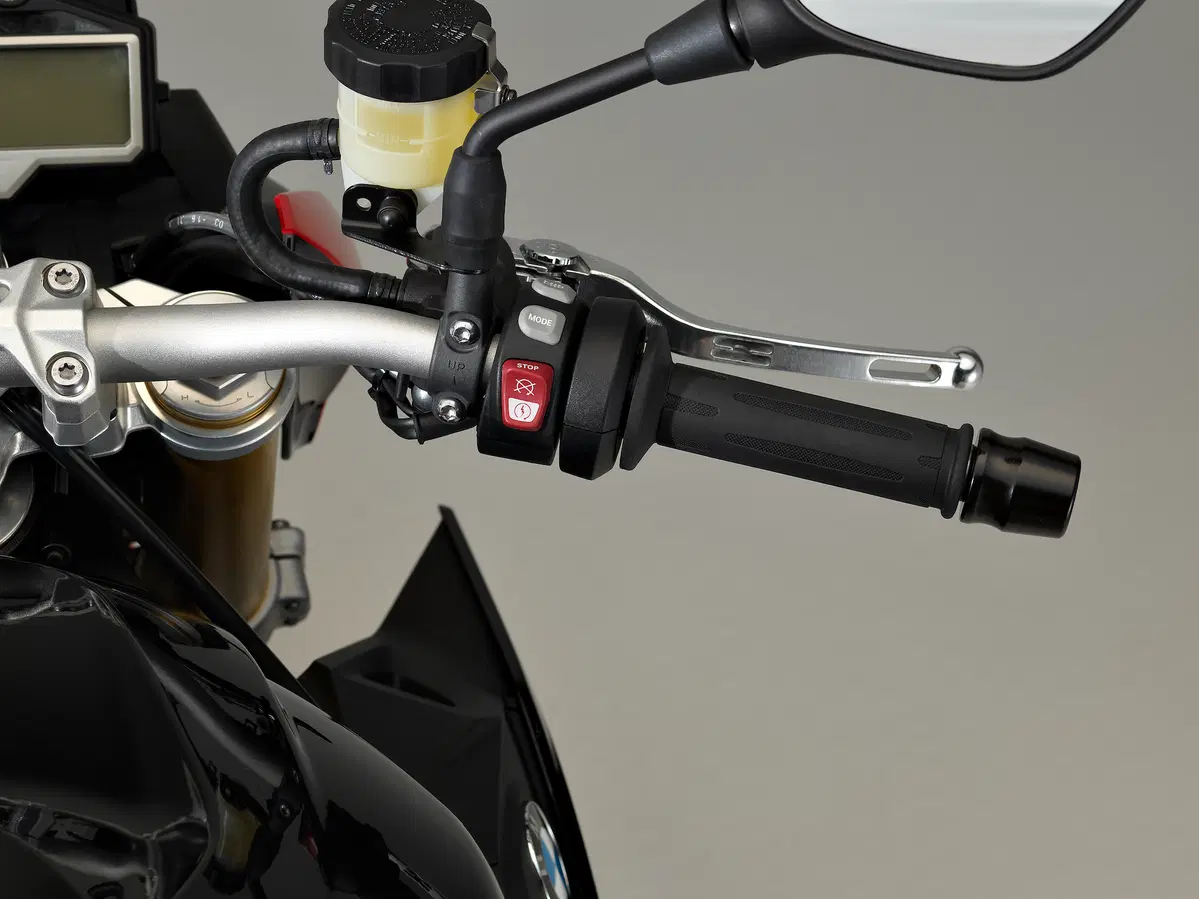 BMW S1000R vs. Yamaha MT-10SP: due naked da pista (5)