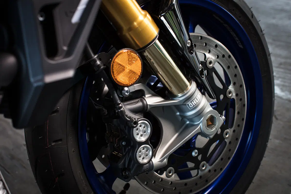 BMW S1000R vs. Yamaha MT-10SP: due naked da pista (3)