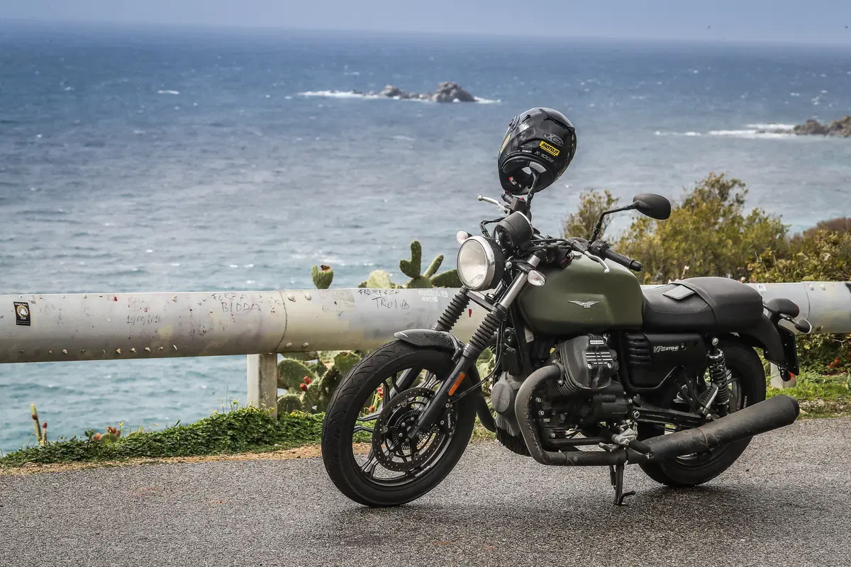 Moto Guzzi, Is Molas Experience