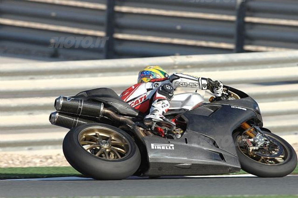 Troy Bayliss su Ducati 1098R sulla pista del Qatar