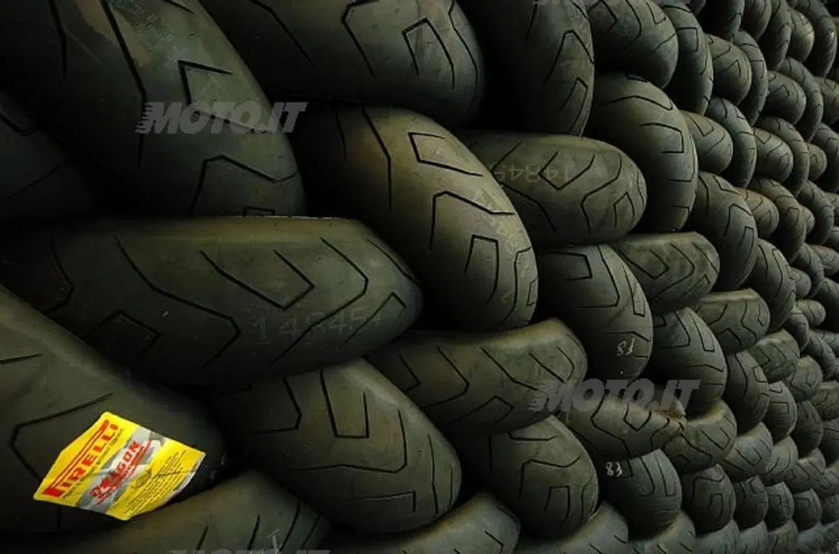 Superbike e Pirelli provano in Qatar (2)