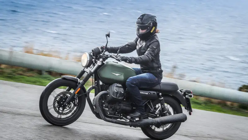 Moto Guzzi, Is Molas Experience