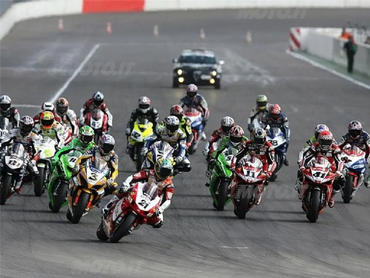 Superbike e Pirelli provano in Qatar (3)