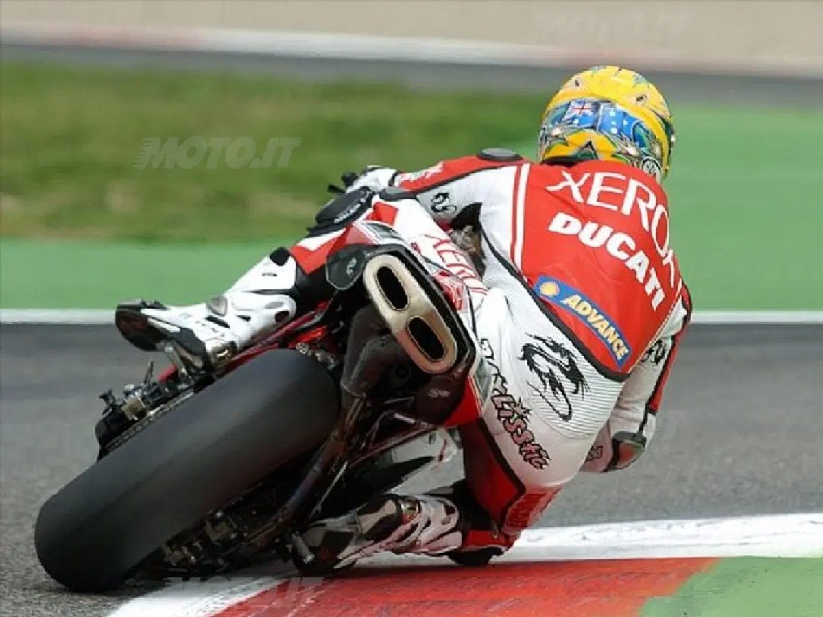 Superbike e Pirelli provano in Qatar (7)