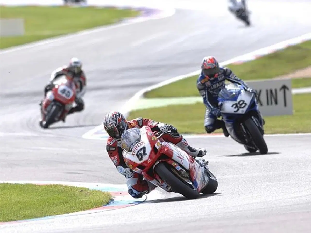Superbike e Pirelli provano in Qatar (9)