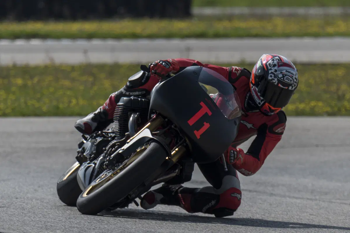 CG Corsa, le Moto Guzzi diventano da pista con Guareschi (2)