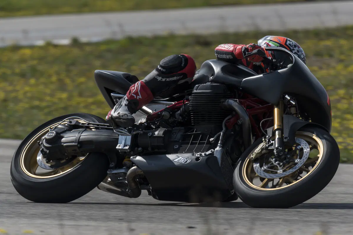 CG Corsa, le Moto Guzzi diventano da pista con Guareschi (3)