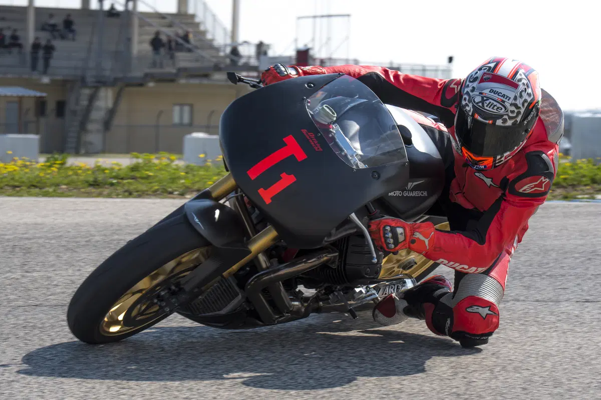 CG Corsa, le Moto Guzzi diventano da pista con Guareschi