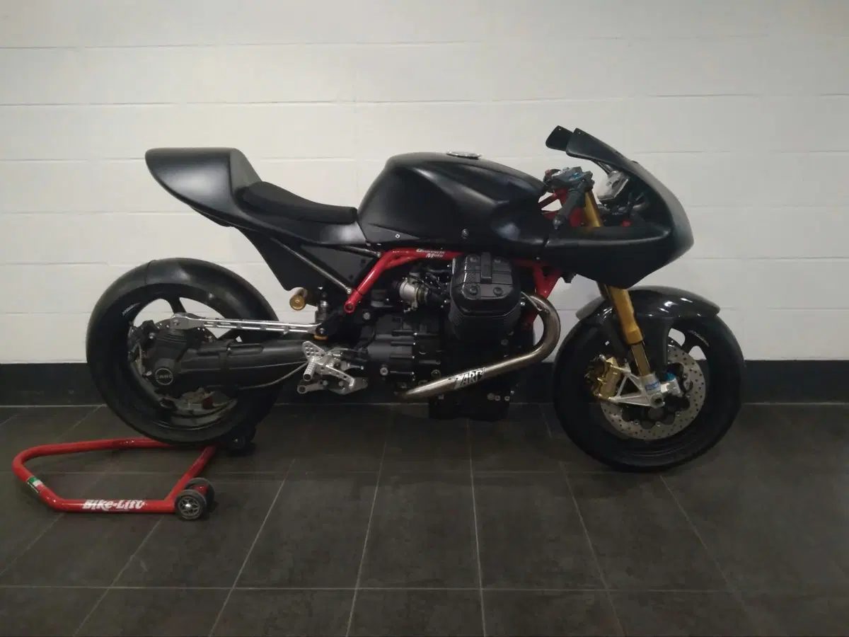 CG Corsa, le Moto Guzzi diventano da pista con Guareschi (6)
