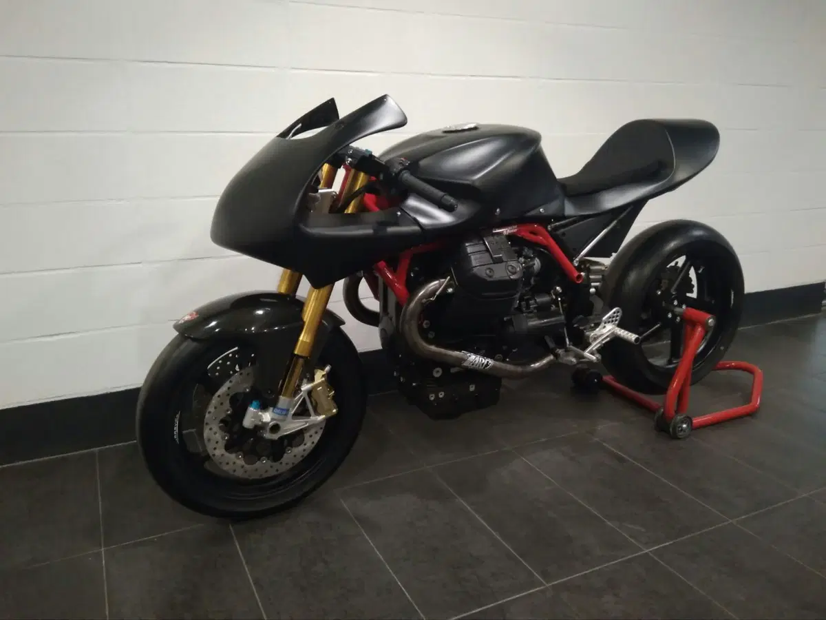 CG Corsa, le Moto Guzzi diventano da pista con Guareschi (7)