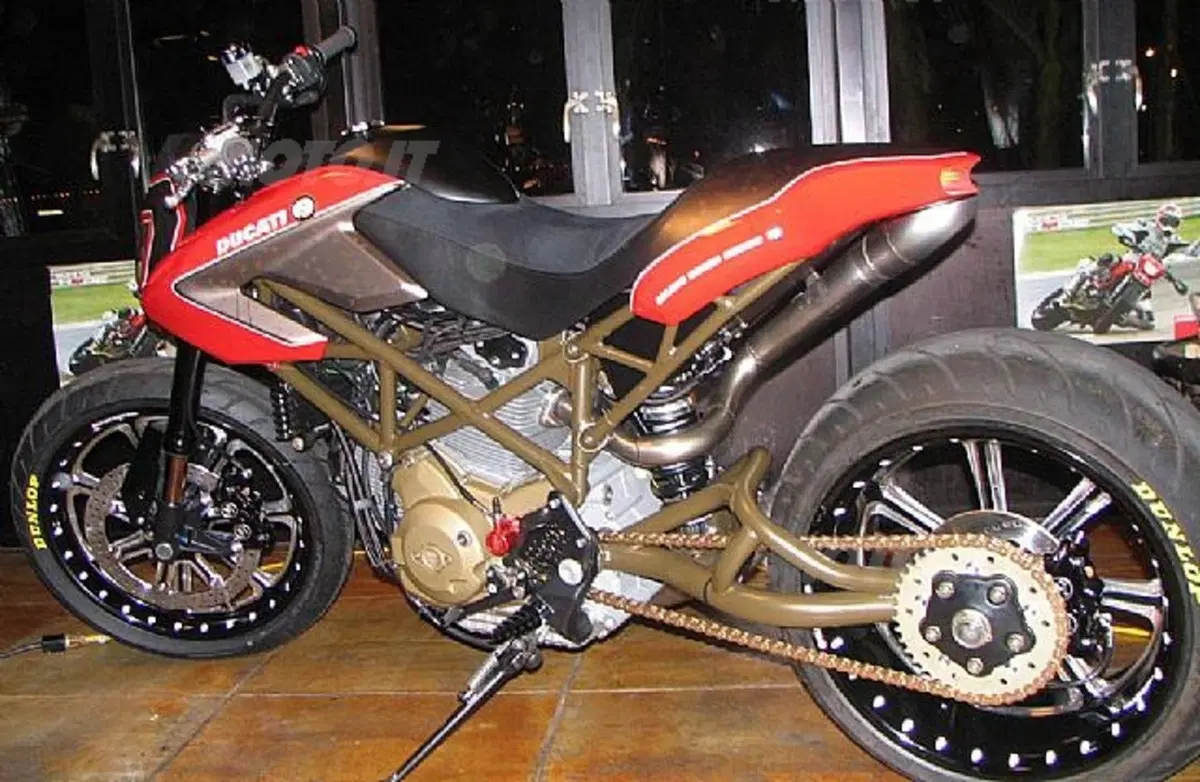 Special Hypermotard Roland Sands (2)