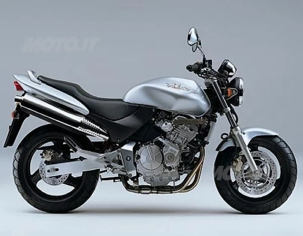 Guida alla Honda Hornet 600 (3)