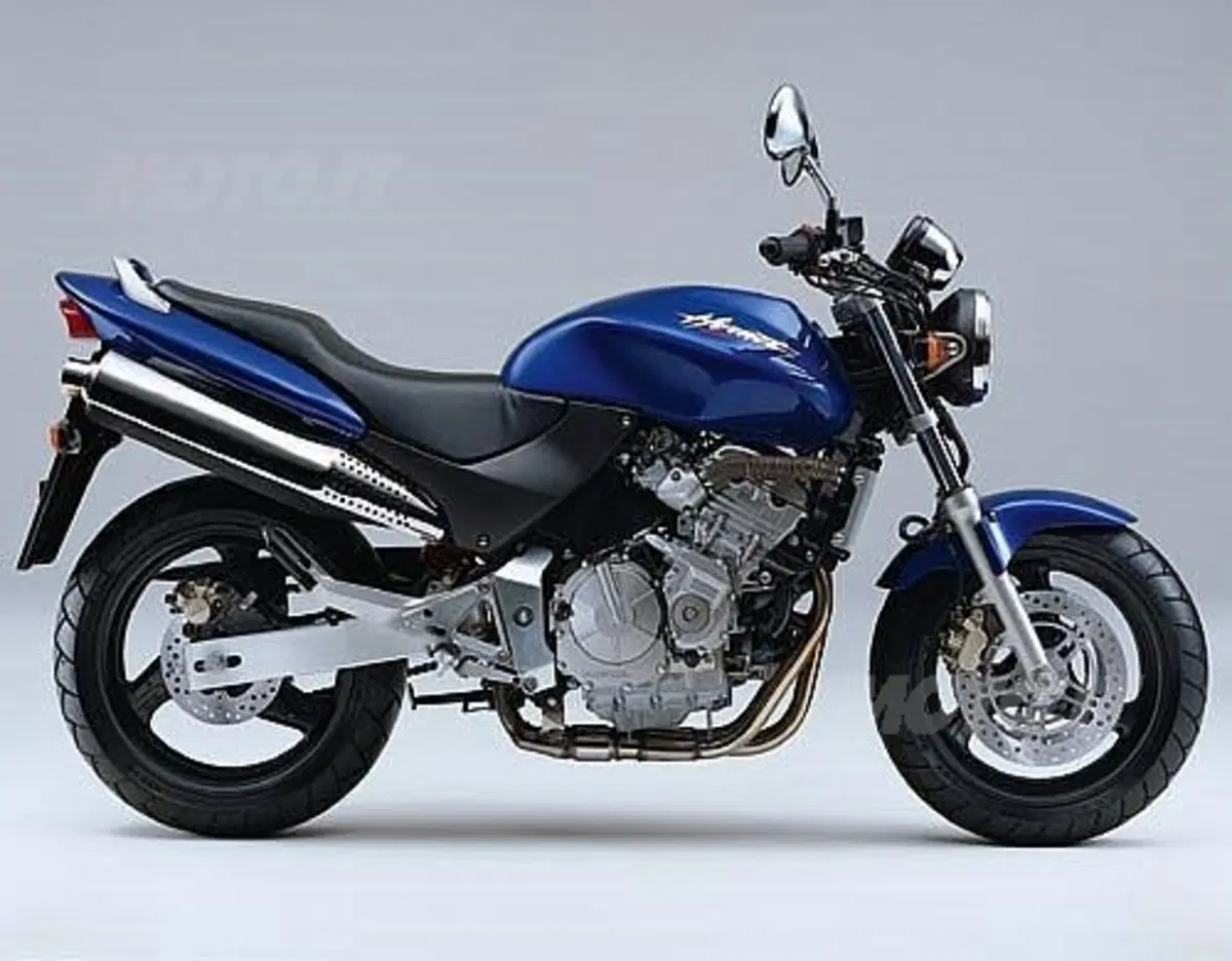 Guida alla Honda Hornet 600 (4)