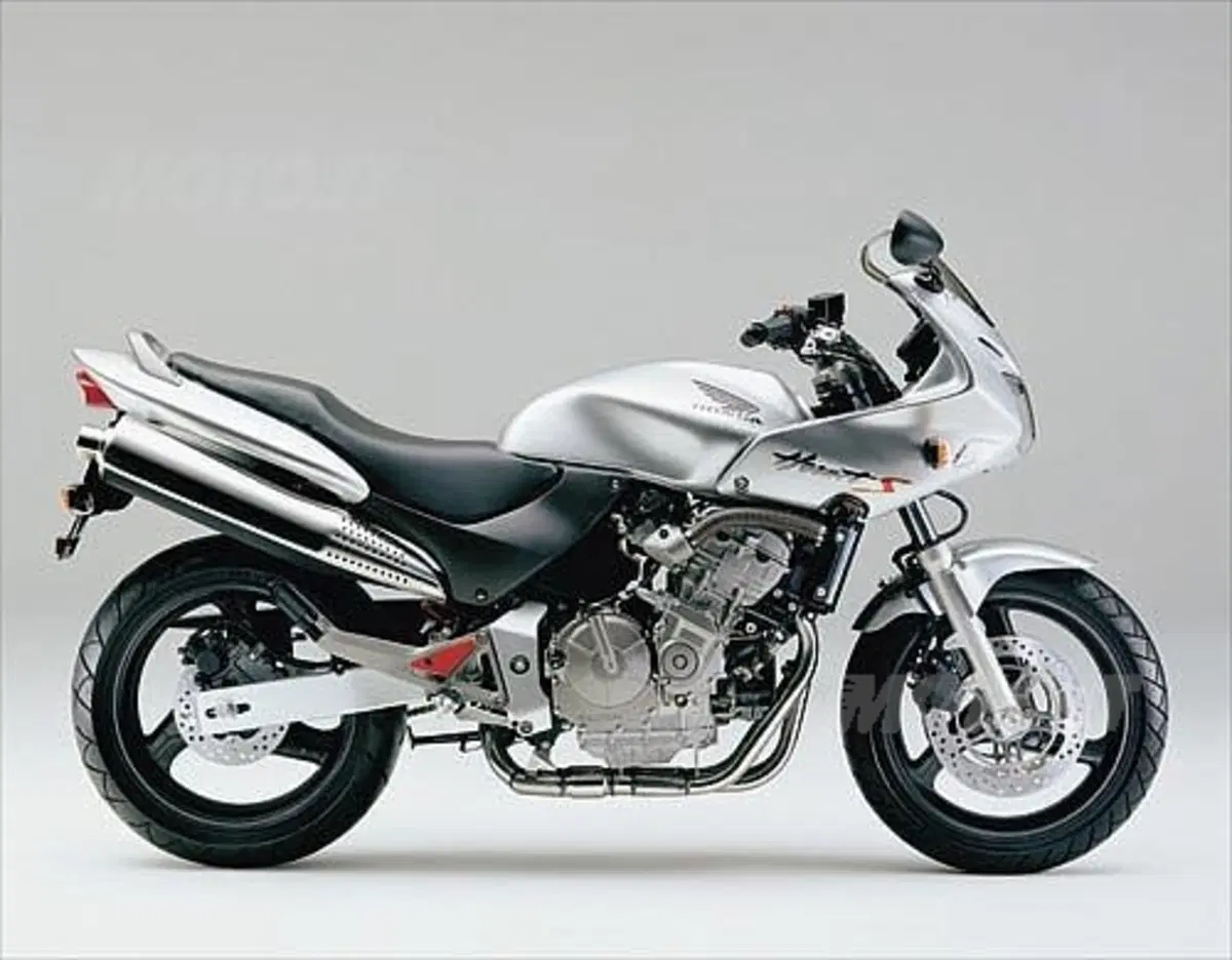 Guida alla Honda Hornet 600 (7)