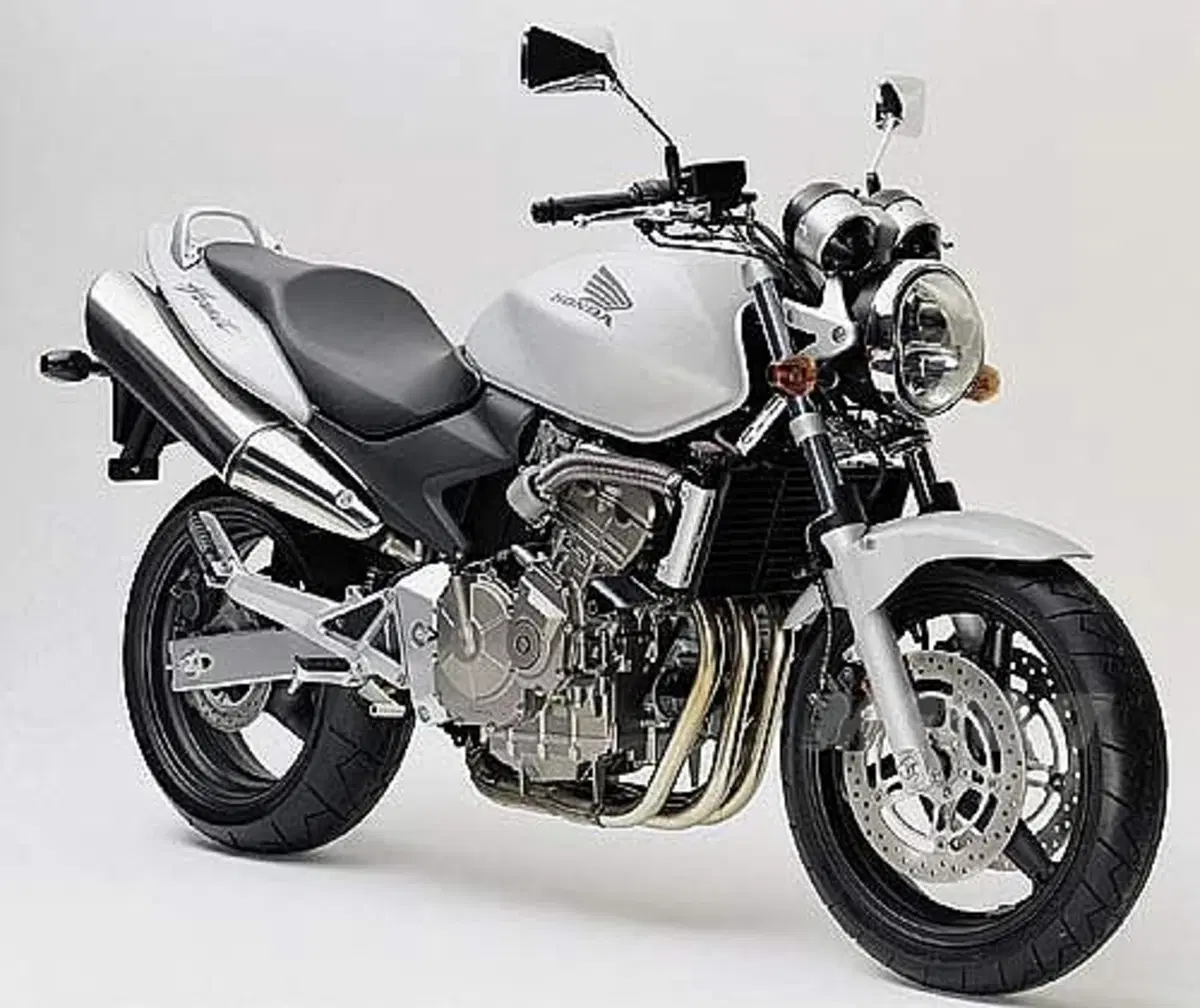 Guida alla Honda Hornet 600 (9)